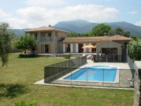 Villa mit grosser Sommerküche und Pool, 8 Minuten zum Sandstrand Cap Sud